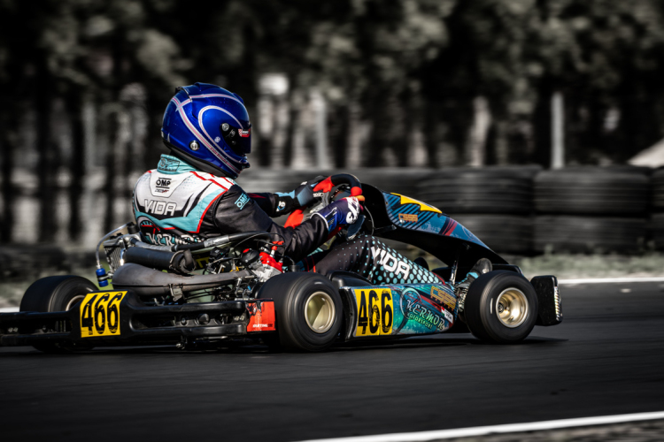 Vida Beni ismét gokartban!