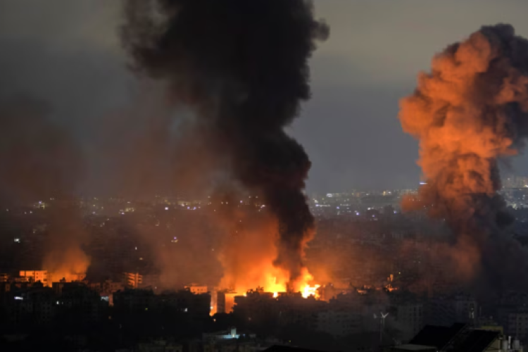 Izraeli Védelmi Erők: 80-nál is több vadászbombázóval támadta Izrael Iránt